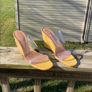 MNZ Olympia Wedge in Amber Patent